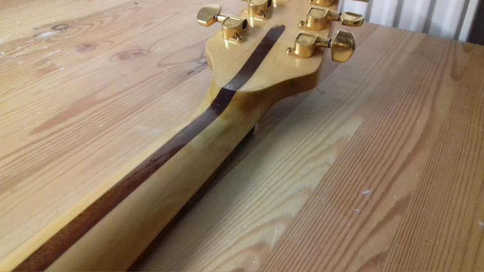 Höfner Venture 1980 Restaurierung – Detailansicht 6 – Gitarrenreparatur Heier Guitars bei Dresden